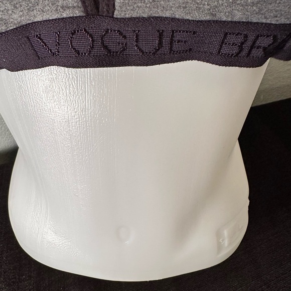Vogue great and black sports bra size D40 - Picture 2 of 5